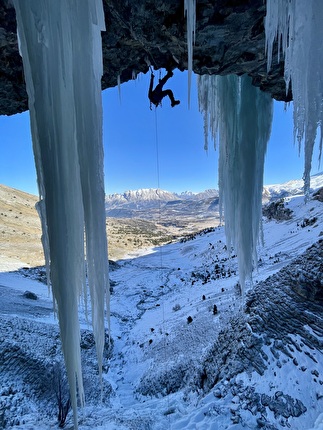Cascade de Saute Aure, Melvin Bou, Kilian Moni, Raphael Olbrecht - The first ascent of 'Saute Aure et God Homme' at Cascade de Saute Aure at Dévoluy, France (Melvin Bou, Kilian Moni, Raphael Olbrecht 06-07/01/2026)