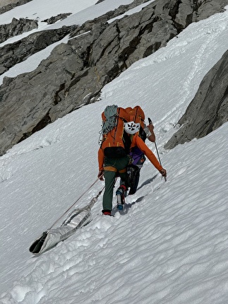 Fitz Roy Patagonia BASE jump, Boris Egorov, Konstantin Jäämurd, Vladimir Murzaev - Salendo 'Royal Flush' prima del primo BASE jump da Fitz Roy (Cerro Chaltén) in Patagonia (Boris Egorov, Konstantin Jäämurd, Vladimir Murzaev 07/01/2026)