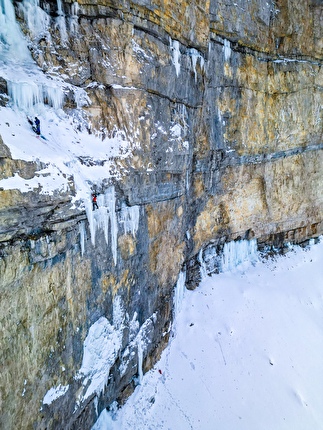 Roc de Garnesier, Dévoluy, France, Melvin Bou, Kilian Moni - Making the first ascent of 'Une histoire d'amitié' on the west face of Roc de Garnesier, Dévoluy, France (Melvin Bou, Kilian Moni 20/01/2026)