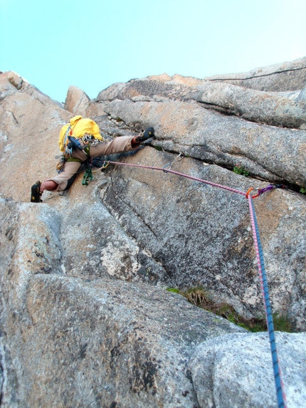 Granito dell'Adamello - Val di Fumo - Speed Climbing (250m, VII e A1 - VIII in libera) parete Ovest della Prima Gobba del Monte Folletto, Carè Alto, Adamello)