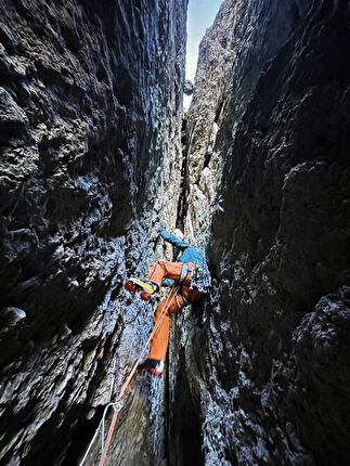 Mezza Luna Vallaccia, Dolomiti, Emanuele Andreozzi, Fabio Tamanini - L'apertura di 'Misty Mountain' alla parete nord della Mezza Luna in Vallaccia, Dolomiti (Emanuele Andreozzi, Fabio Tamanini 28/12/2025)