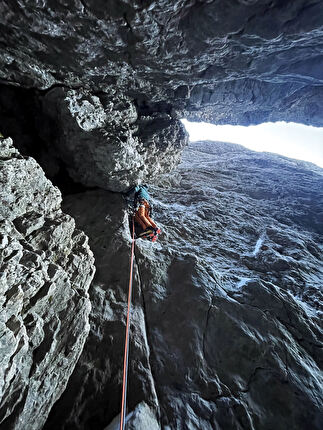 Mezza Luna Vallaccia, Dolomiti, Emanuele Andreozzi, Fabio Tamanini - L'apertura di 'Misty Mountain' alla parete nord della Mezza Luna in Vallaccia, Dolomiti (Emanuele Andreozzi, Fabio Tamanini 28/12/2025)