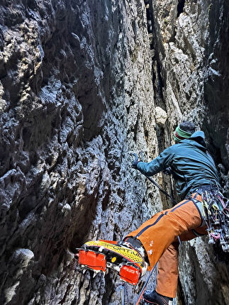 Mezza Luna Vallaccia, Dolomiti, Emanuele Andreozzi, Fabio Tamanini - L'apertura di 'Misty Mountain' alla parete nord della Mezza Luna in Vallaccia, Dolomiti (Emanuele Andreozzi, Fabio Tamanini 28/12/2025)