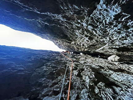 Mezza Luna Vallaccia, Dolomiti, Emanuele Andreozzi, Fabio Tamanini - L'apertura di 'Misty Mountain' alla parete nord della Mezza Luna in Vallaccia, Dolomiti (Emanuele Andreozzi, Fabio Tamanini 28/12/2025)