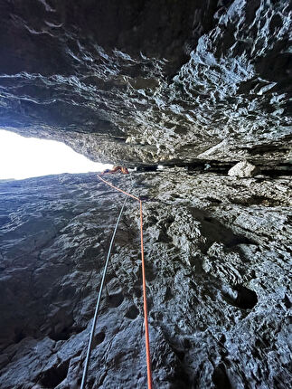 Mezza Luna Vallaccia, Dolomiti, Emanuele Andreozzi, Fabio Tamanini - L'apertura di 'Misty Mountain' alla parete nord della Mezza Luna in Vallaccia, Dolomiti (Emanuele Andreozzi, Fabio Tamanini 28/12/2025) Mezza Luna Vallaccia, Dolomiti, Emanuele Andreozzi, Fabio Tamanini - L'apertura di 'Misty Mountain' alla parete nord della Mezza Luna in Vallaccia, Dolomiti (Emanuele Andreozzi, Fabio Tamanini 28/12/2025)