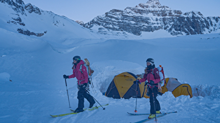 Mount Deltaform Canada, Brette Harrington, Christina Lustenberger, Gee Pierrel - La prima discesa con gli sci del North Glacier di Mount Deltaform in Canada (Brette Harrington, Christina Lustenberger, Gee Pierrel 18/01/2026)