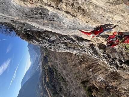 Petit Petò, parete del Covelo, Valle del Sarca - L'apertura di 'Petit Petò' alla parete del Covelo in Valle del Sarca (Martin Giovanazzi, Elio Mazzalai, Sebastiano Merz, Mauro Zanon 2025)