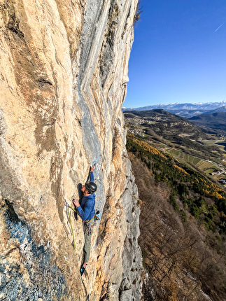 Petit Petò, parete del Covelo, Valle del Sarca - L'apertura di 'Petit Petò' alla parete del Covelo in Valle del Sarca (Martin Giovanazzi, Elio Mazzalai, Sebastiano Merz, Mauro Zanon 2025)