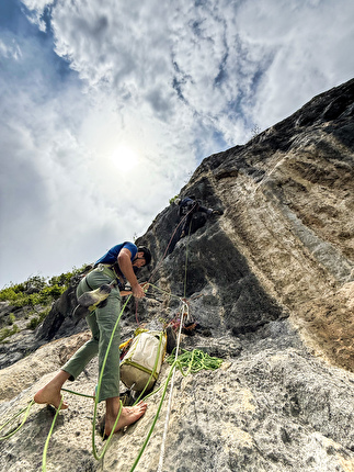Petit Petò, parete del Covelo, Valle del Sarca - L'apertura di 'Petit Petò' alla parete del Covelo in Valle del Sarca (Martin Giovanazzi, Elio Mazzalai, Sebastiano Merz, Mauro Zanon 2025)