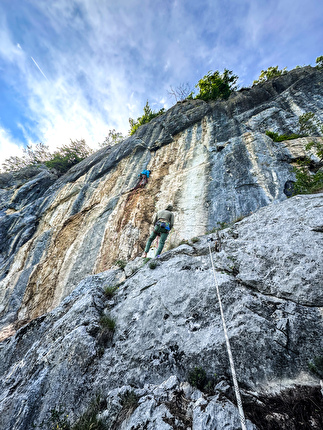 Petit Petò, parete del Covelo, Valle del Sarca - L'apertura di 'Petit Petò' alla parete del Covelo in Valle del Sarca (Martin Giovanazzi, Elio Mazzalai, Sebastiano Merz, Mauro Zanon 2025)