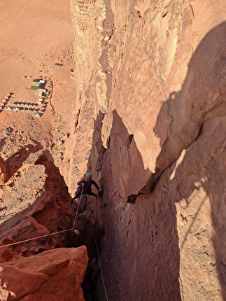 Wadi Rum, Giordania, Nate Mankovich, Manuel López, Alvaro Vernich - The first ascent of 'Yantibih Lak' on the west face of Jebel Kazhali in Wadi Rum, Jordan (Nate Mankovich, Manuel López, Alvaro Vernich 31/01, 01/02/2026)