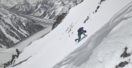 Benjamin Védrines K2 - Benjamin Védrines flying off the summit of K2 on 28/07/2024 after having climbed the second highest mountain in the world in 11 hours