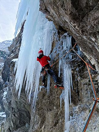 Val Coritenza, Alpi Giulie, Slovenia, Tine Cuder, Filip Princi, Miloš Milanović - L'apertura di 'Bratstvo in cepini' in Val Coritenza, Alpi Giulie, Slovenia (Tine Cuder, Filip Princi, Miloš Milanović 13/01/2026)
