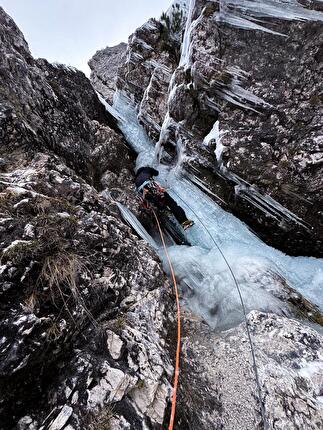 Val Coritenza, Alpi Giulie, Slovenia, Tine Cuder, Filip Princi, Miloš Milanović - L'apertura di 'Bratstvo in cepini' in Val Coritenza, Alpi Giulie, Slovenia (Tine Cuder, Filip Princi, Miloš Milanović 13/01/2026)