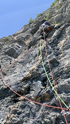 Parete del Covelo, Valle del Sarca, Nicola Cont, Filippo Michelon - L'apertura del secondo tiro di 'Pipì e Cocò' alla parete del Covelo in Valle del Sarca (Nicola Cont, Filippo Michelon 11-17/05/2025)
