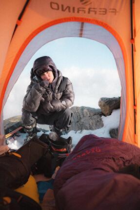 Tetnuldi, Georgia, Elisa Bessega, Enrico Mosetti - Monte Tetnuldi (4858m) in Georgia: Elisa Bessega al campo a 3700m