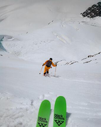 Tetnuldi, Georgia, Elisa Bessega, Enrico Mosetti - Monte Tetnuldi (4858m) in Georgia: Enrico Mosetti scia la parete ovest