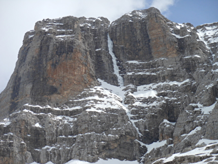 Cima Brenta, Dolomiti di Brenta, Tomas Franchini, Silvestro Franchini - L'evidente linea di 'La via che non c’è' alla Cima Brenta, Dolomiti di Brenta, salita per la prima volta da dai fratelli Silvestro e Tomas Franchini il 02/06/2012 Cima Brenta, Dolomiti di Brenta, Tomas Franchini, Silvestro Franchini - L'evidente linea di 'La via che non c’è' alla Cima Brenta, Dolomiti di Brenta, salita per la prima volta da dai fratelli Silvestro e Tomas Franchini il 02/06/2012