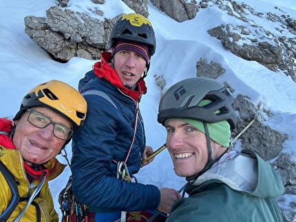 Cima Brenta, Dolomiti di Brenta, Tomas Franchini, Silvestro Franchini - Claus Haberta, Silvestro Franchini e Emanuele Andreozzi durante una ripetizione de 'La via che non c’è' alla Cima Brenta, Dolomiti di Brenta il 20/12/2025 Cima Brenta, Dolomiti di Brenta, Tomas Franchini, Silvestro Franchini - Claus Haberta, Silvestro Franchini e Emanuele Andreozzi durante una ripetizione de 'La via che non c’è' alla Cima Brenta, Dolomiti di Brenta il 20/12/2025