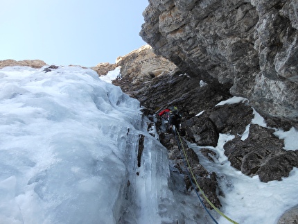 Cima Brenta, Dolomiti di Brenta, Tomas Franchini, Silvestro Franchini - Silvestro Franchini nella parte alta di 'La via che non c’è' alla Cima Brenta, Dolomiti di Brenta (Tomas Franchini, Silvestro Franchini 02/06/2012) Cima Brenta, Dolomiti di Brenta, Tomas Franchini, Silvestro Franchini - Silvestro Franchini nella parte alta di 'La via che non c’è' alla Cima Brenta, Dolomiti di Brenta (Tomas Franchini, Silvestro Franchini 02/06/2012)