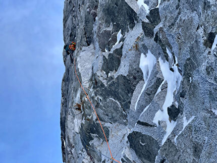 Cima Busazza, Presanella, Out Of The Blue, Emanuele Andreozzi, Ruggero Samanden - L'apertura di 'Out Of The Blue' alla Cima Busazza in Presanella (Emanuele Andreozzi, Ruggero Samanden 22/01/2026) Cima Busazza, Presanella, Out Of The Blue, Emanuele Andreozzi, Ruggero Samanden - L'apertura di 'Out Of The Blue' alla Cima Busazza in Presanella (Emanuele Andreozzi, Ruggero Samanden 22/01/2026)