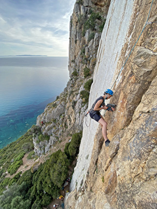 Arrampicata in Sardegna - Arrampicata in Sardegna: richiodatura a Masua con materiale acciaio 316 nel 2022 Arrampicata in Sardegna - Arrampicata in Sardegna: richiodatura a Masua con materiale acciaio 316 nel 2022
