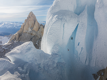 María Luisa Memorial Photo Contest - Tyler Lekki - Colin Haley in solitaria sul Cerro Torre, María Luisa Memorial Photo Contest