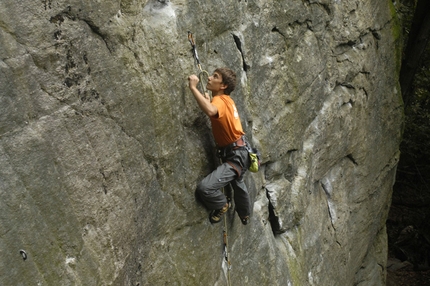 Lungaserra - Lorenzo Carasio climbing at Lungaserra