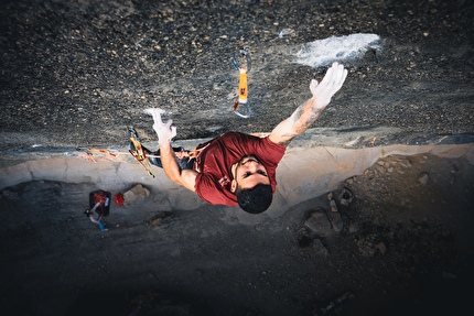 Alberto Ginés López sends El Bon Combat at Cova de Ocell in Spain