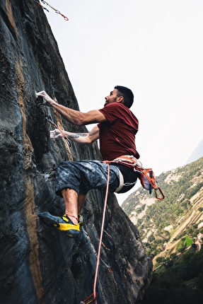 Alberto Ginés López Cova de l'Ocell - Alberto Ginés López sending 'El Bon Combat' at Cova de Ocell