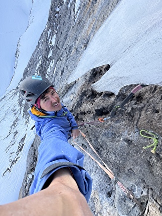 Yannick Glatthard apre in solitaria 'Get the Vibe' in stile fly & climb sul Tällistock in Svizzera