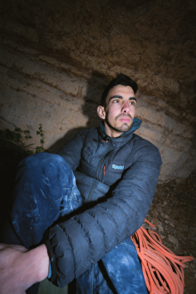 Jorge Díaz-Rullo Café Colombia Margalef - Jorge Díaz-Rullo a Margalef in Spagna, sotto la sua via 'Café Colombia'