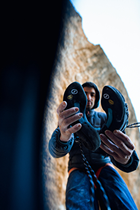 Jorge Díaz-Rullo Café Colombia Margalef - Jorge Díaz-Rullo a Margalef in Spagna, sotto la sua via 'Café Colombia'