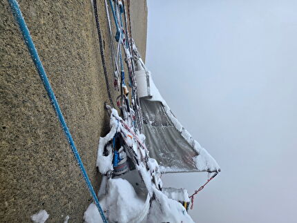 Torre Centrale di Paine, Torri di Paine, Patagonia - L'apertura di 'Paradigm Shift' sulla Torre Centrale di Paine, Torri del Paine, Patagonia (Trevor Anthes, Harry Kinnard, Myles Moser 22/01-4/03/2026)