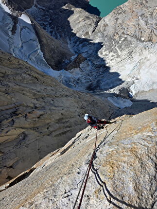 Torre Centrale di Paine, Torri di Paine, Patagonia - L'apertura di 'Paradigm Shift' sulla Torre Centrale di Paine, Torri del Paine, Patagonia (Trevor Anthes, Harry Kinnard, Myles Moser 22/01-4/03/2026)