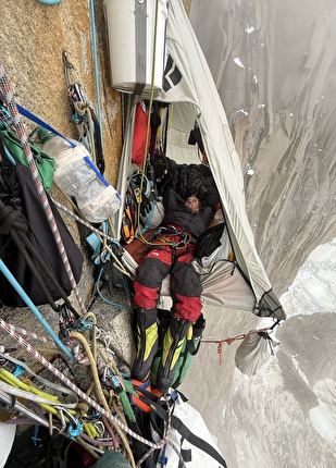 Paradigm Shift Torre Centrale di Paine, Torri di Paine, Patagonia - L'apertura di 'Paradigm Shift' sulla Torre Centrale di Paine, Torri del Paine, Patagonia (Trevor Anthes, Harry Kinnard, Myles Moser 22/01-4/03/2026)