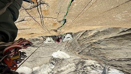 Paradigm Shift Torre Centrale di Paine, Torri di Paine, Patagonia - L'apertura di 'Paradigm Shift' sulla Torre Centrale di Paine, Torri del Paine, Patagonia (Trevor Anthes, Harry Kinnard, Myles Moser 22/01-4/03/2026)
