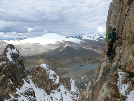 Puscanturpa Este - Poco Loco, Puscanturpa Este (5410m), Peru. Bas van der Smeede, Elly van der Plas, Bas Visscher, Vincent van Beek and Saskia van der Smeede 08/2012