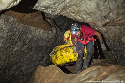 Qanaf Cave, Oman, La Venta - La Venta esplora il Qanaf Cave, Jabal Samḥān, Oman, febbraio 2026 Qanaf Cave, Oman, La Venta - La Venta esplora il Qanaf Cave, Jabal Samḥān, Oman, febbraio 2026