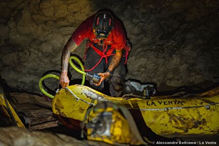 Qanaf Cave, Oman, La Venta - La Venta esplora il Qanaf Cave, Jabal Samḥān, Oman, febbraio 2026 Qanaf Cave, Oman, La Venta - La Venta esplora il Qanaf Cave, Jabal Samḥān, Oman, febbraio 2026