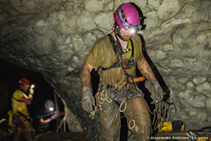 Qanaf Cave, Oman, La Venta - La Venta esplora il Qanaf Cave, Jabal Samḥān, Oman, febbraio 2026 Qanaf Cave, Oman, La Venta - La Venta esplora il Qanaf Cave, Jabal Samḥān, Oman, febbraio 2026