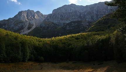 Violazione di domicilio, Il Tempio, Monte Sirente - panoramica della N del sirente dalla Fossa del Pratiglio