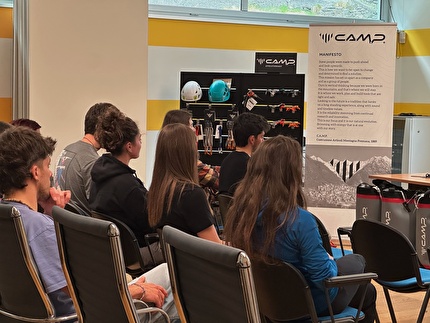 CAMP - Il CAI Eagle Team in visita alla sede C.A.M.P. a Premana