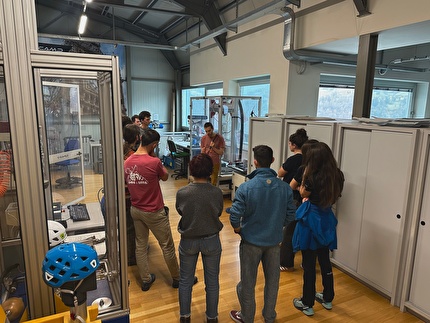 CAMP - Il CAI Eagle Team in visita alla sede C.A.M.P. a Premana