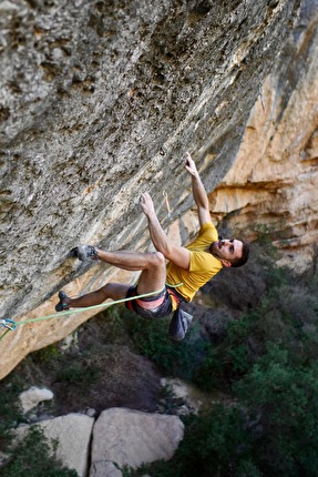 Enrique Beltrán Blasco climbs his first 9b, The Full Journey at Margalef