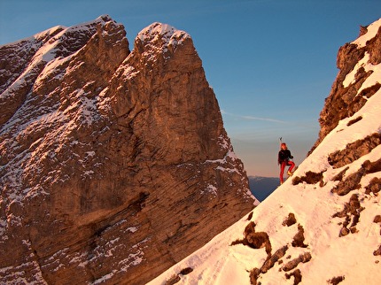 Schiara, Dolomiti Bellunesi - Schiara scialpinismo: il Sas de Mel dà sfondo alla salita al Monte Pelf