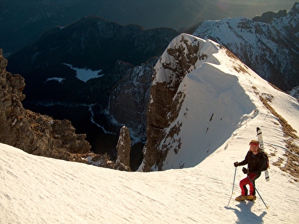 Schiara scialpinismo, Dolomiti Bellunesi - Schiara scialpinismo: alba lungo le creste del Monte Pelf Schiara scialpinismo, Dolomiti Bellunesi - Schiara scialpinismo: alba lungo le creste del Monte Pelf