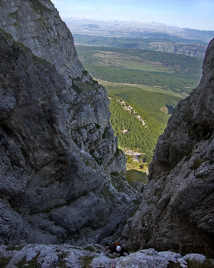 Violazione di domicilio, Il Tempio, Monte Sirente - 1° tiro in comune alla via dell'Imbuto