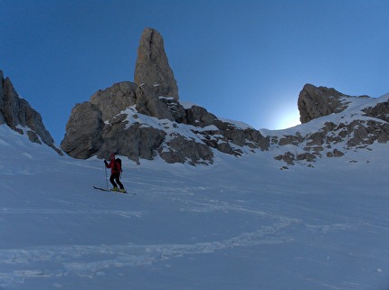 Schiara scialpinismo, Dolomiti Bellunesi - Schiara scialpinismo: prime curve di discesa dalla Gusela del Vescovà