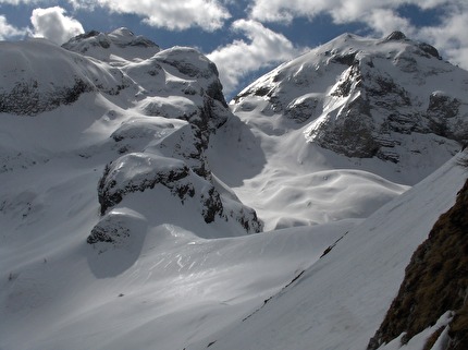 Schiara scialpinismo, Dolomiti Bellunesi - Schiara scialpinismo: il versante nord della Schiara e Pelf viste da Nerville
